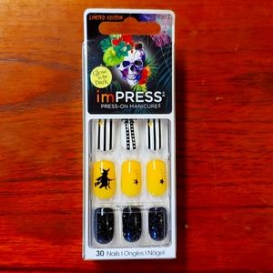 Rare Witch 🧙‍♀️ imPress Glow in the Dark Mani